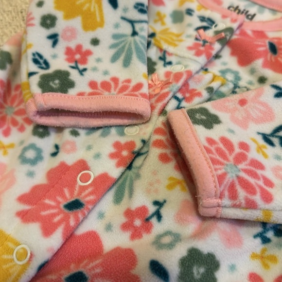 Carters Child of Mine  Girls Footed Fleece Sleeper size 0-3 months - Picture 4 of 10
